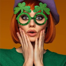 Accessoire Saint-Patrick lunettes trèfles avec paillettes
