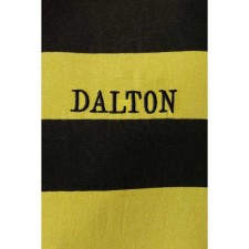 Inscription Dalton sur le haut du costume